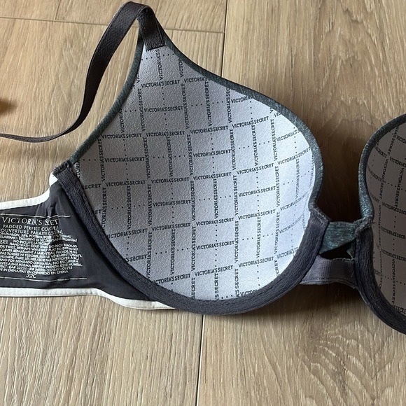 Victoria Secret Bra - Picture 6 of 10